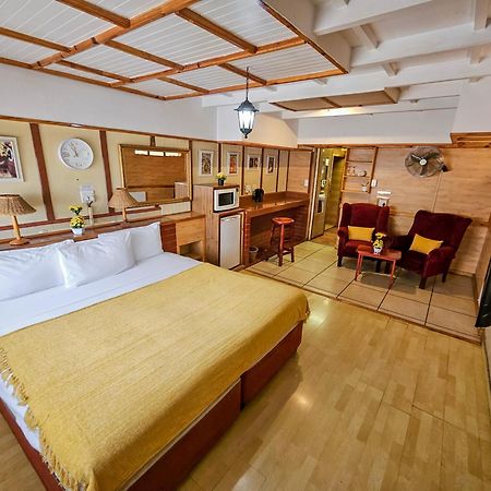 Tudor Lodge Guest House 요하네스버그 외부 사진