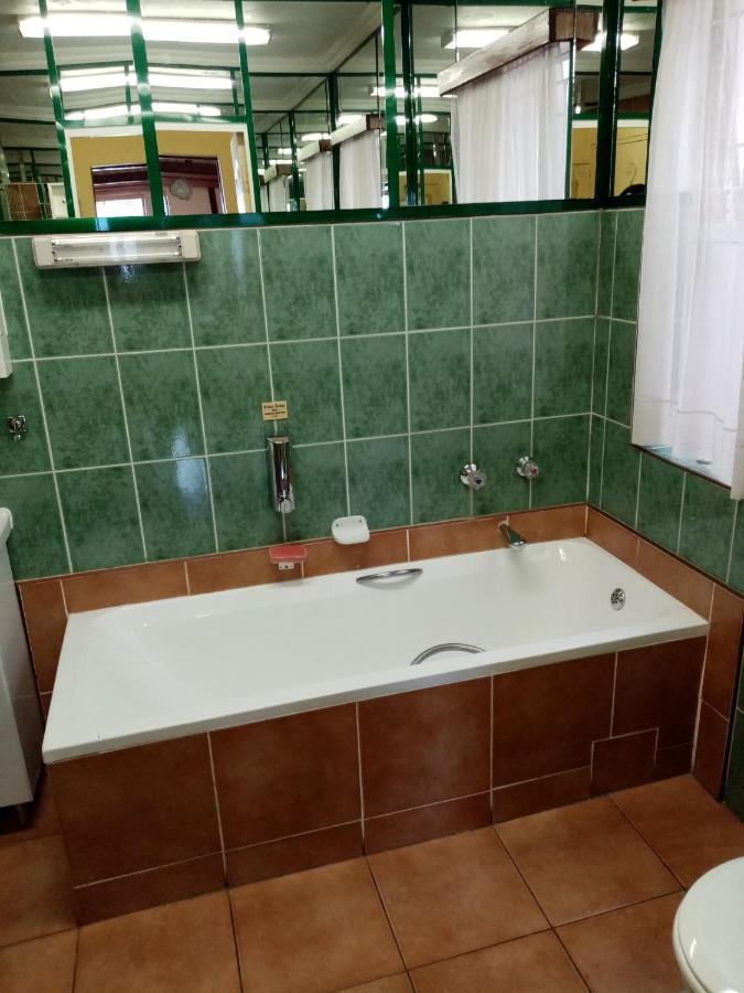 Tudor Lodge Guest House 요하네스버그 외부 사진