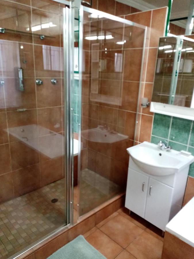 Tudor Lodge Guest House 요하네스버그 외부 사진
