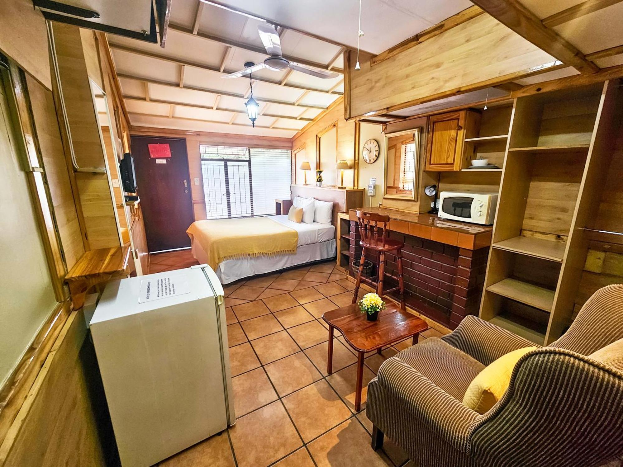 Tudor Lodge Guest House 요하네스버그 외부 사진