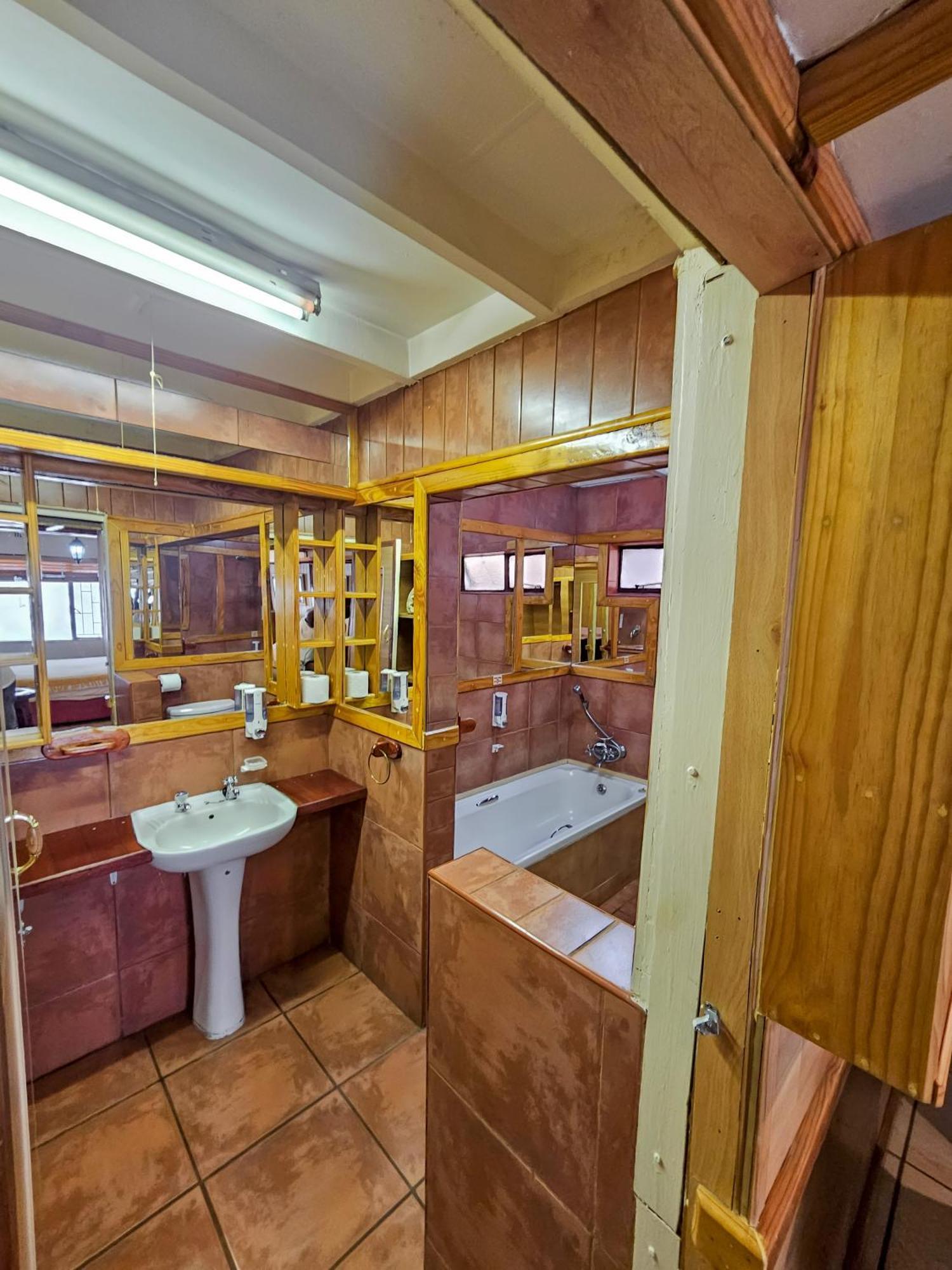 Tudor Lodge Guest House 요하네스버그 외부 사진