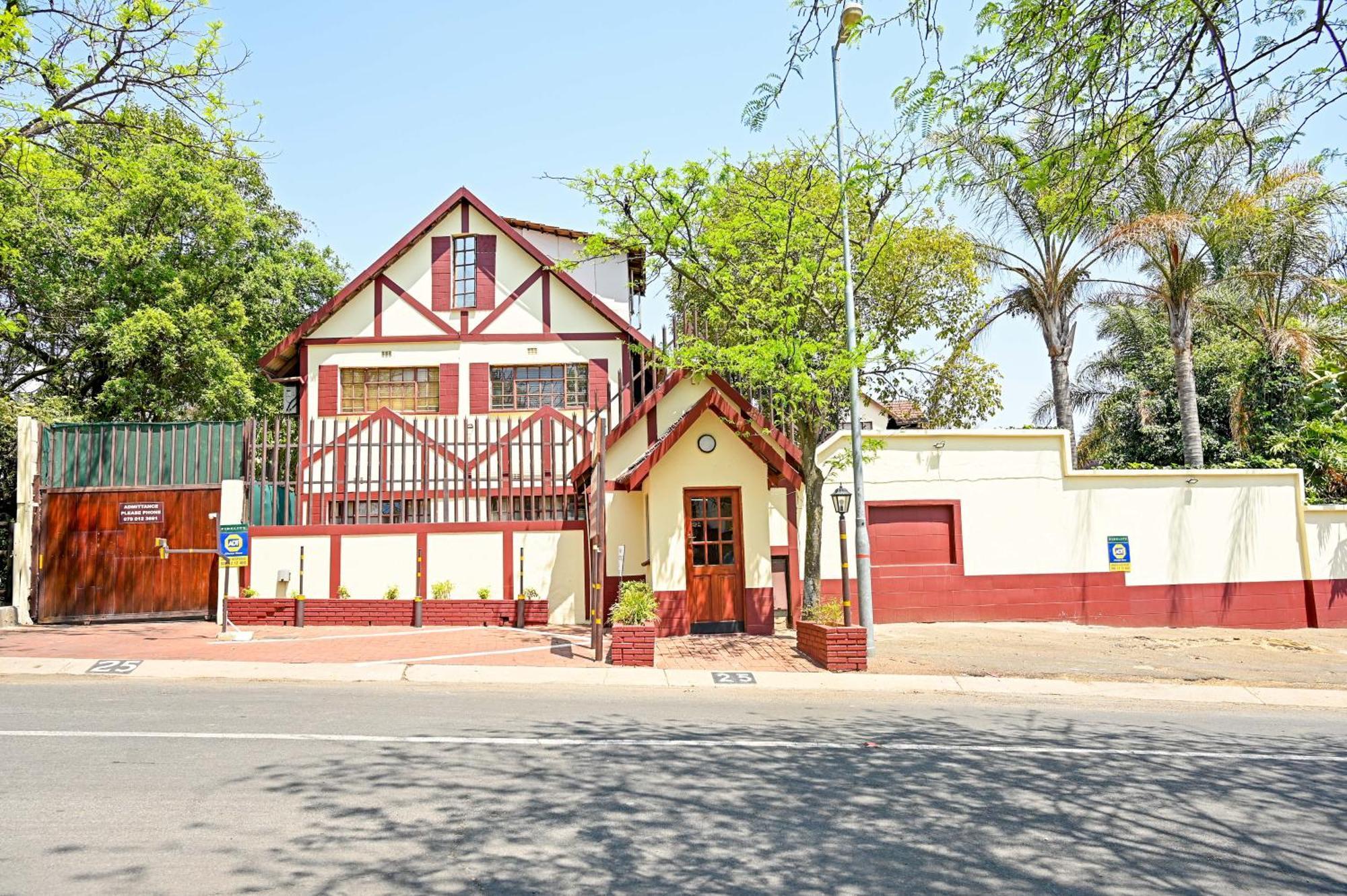 Tudor Lodge Guest House 요하네스버그 외부 사진