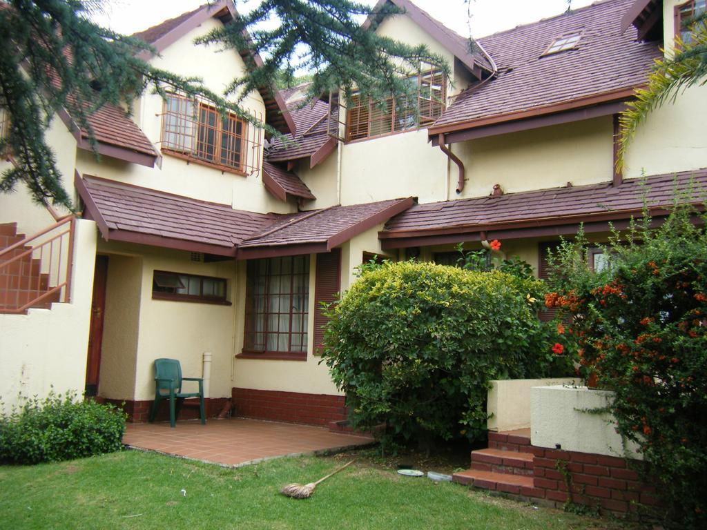 Tudor Lodge Guest House 요하네스버그 외부 사진